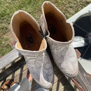 Sterling river boots. Light grey. 7.5 women’s.